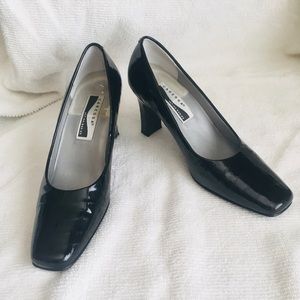 Caressa Crosstown collection croc look pumps black